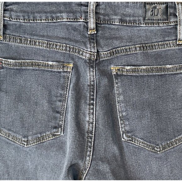 BDG UO Girlfriend High Waist Jeans in Washed Black Size 26 - Picture 6 of 6